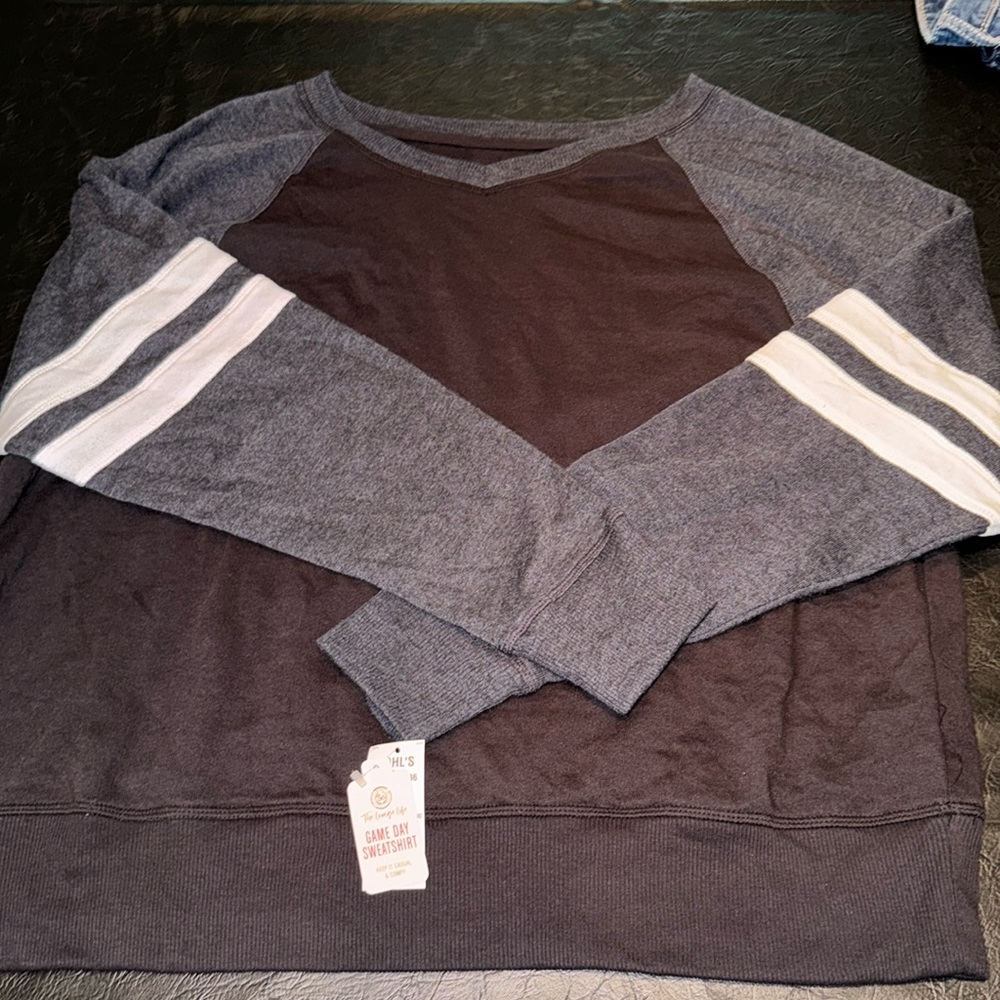 Top, Long sleeve, size XL, Black & Gray (CL)